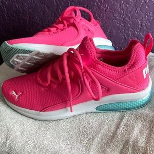 Puma soft foam tennis shoes